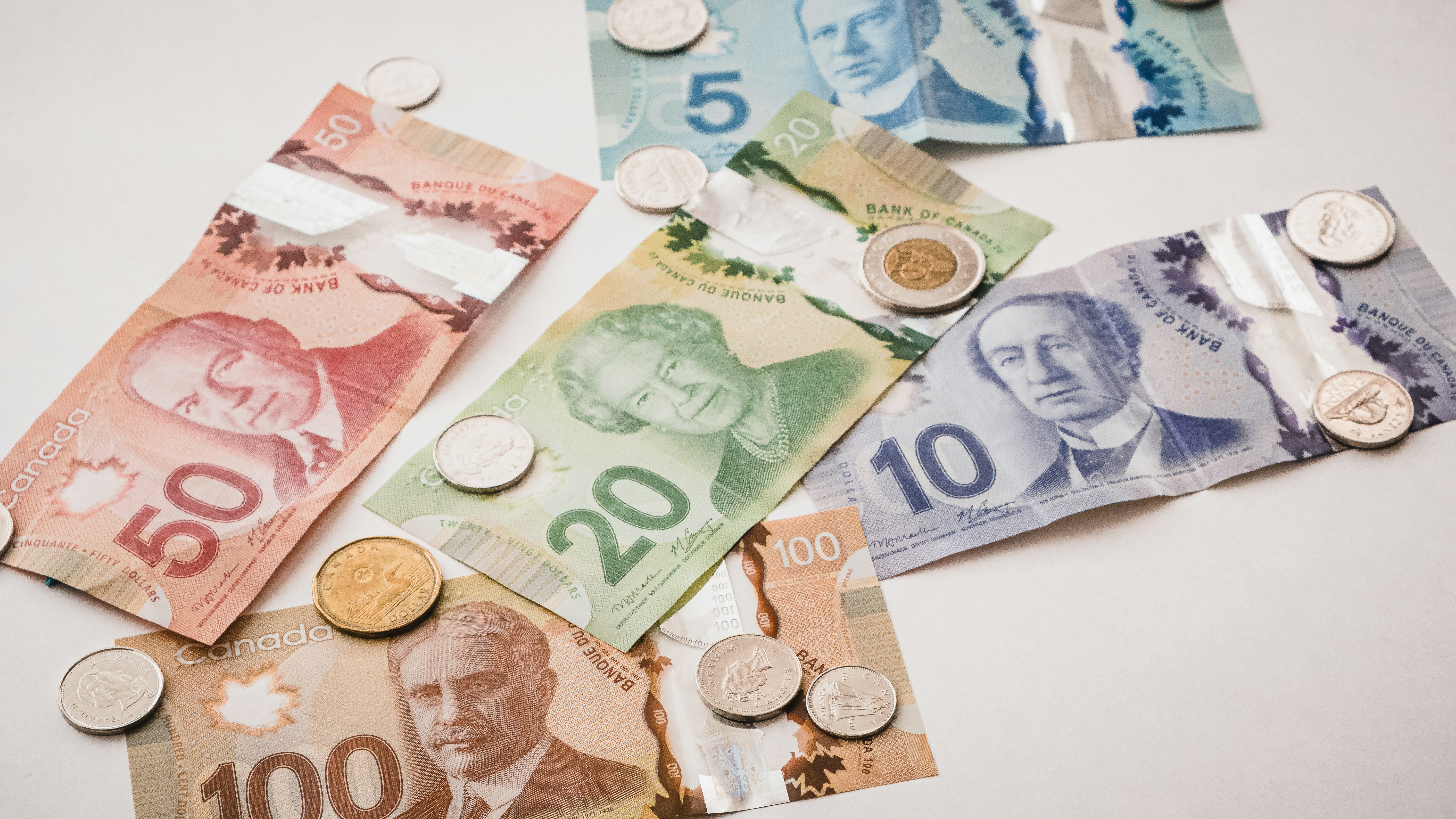 Dollars canadiens - acheteur cash au Québec